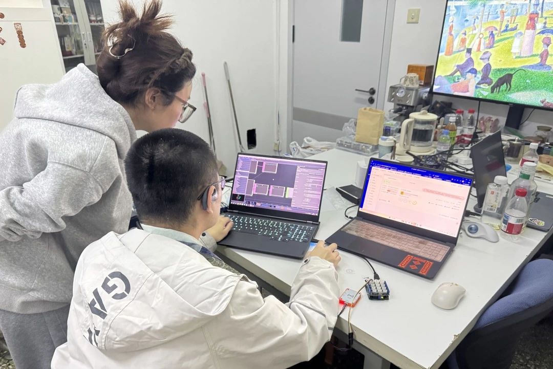 seamai 北京服装学院师生团队